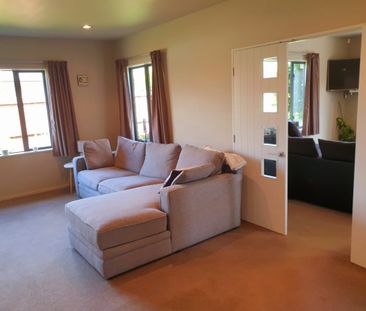 Room for Everyone – Spacious 5-Bedroom Home in Templeton - Photo 3