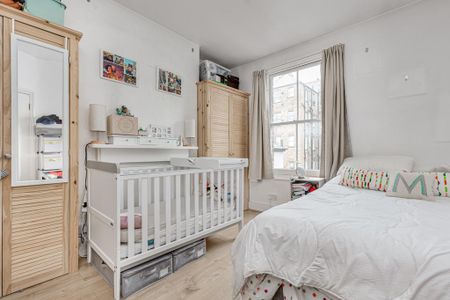 3 bedroom flat to rent - Photo 3