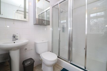 5 bedroom detached house to rent - Photo 5