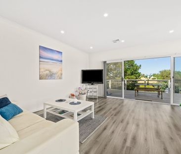 Spacious & Modern Retreat With Stunning Ocean Views (3-8 month leas... - Photo 3