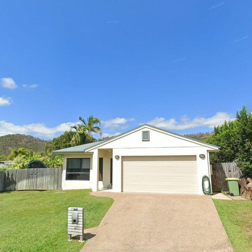 Spacious Family Living in a Quiet Cul-de-Sac - Photo 1