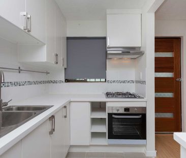 REFURBISHED TOWNHOUSE! - Photo 5