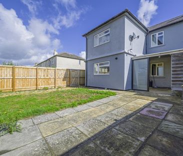 3 bedroom semi-detached house to rent - Photo 6