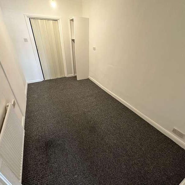 Francis Road, Hounslow, TW4 - Photo 1