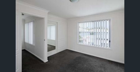 Appealing Townhouse - Photo 4