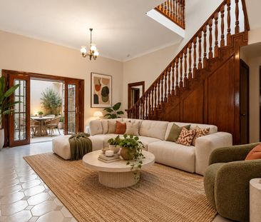 SPACIOUS FAMILY HOME IN THE HEART OF BURWOOD - Photo 3