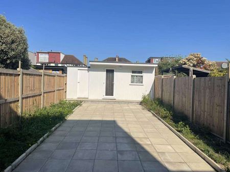 Hillcross Avenue - Photo 4