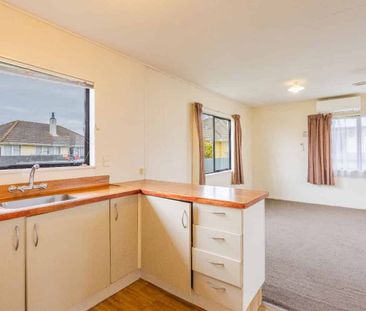 Quiet Two Bedroom Home - Photo 2