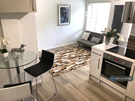 2 bedroom flat to rent - Photo 2