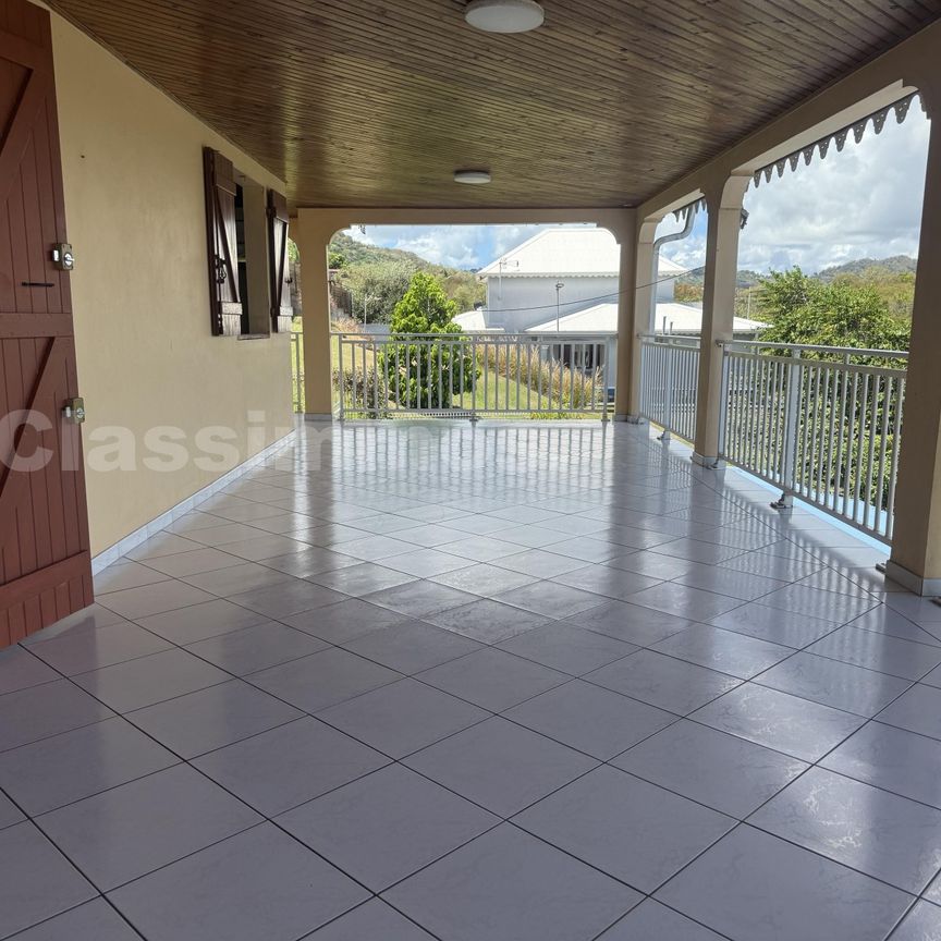 Location Appartement 4 pièces 113m² LE FRANCOIS 97240 - Photo 1