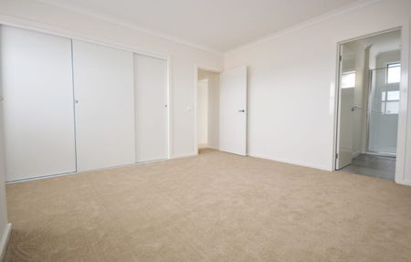 2/16 Clunes Street, Kingsbury VIC 3083 - Townhouse For Rent | Domain - Photo 3