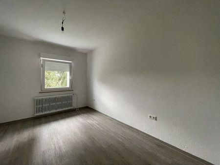 Einziehen und Woh(n)fühlen: günstig geschnittene 2-Zi.-Wohnung incl. Einbauküche - Photo 5