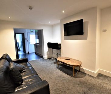 1 bedroom in a house share to rent - Photo 2