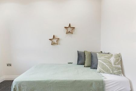 4 bedroom semi-detached house to rent - Photo 5