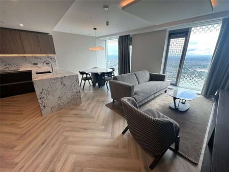 Luxurious two bedroom, two bathroom penthouse on the 42nd floor of the brand new Square Gardens development. - Photo 3