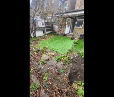 Studio Flat, Huxley Road, E10 - Photo 1