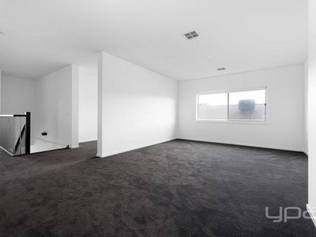 MOVE IN READY WITH 5 LIVING ZONES! - Photo 5