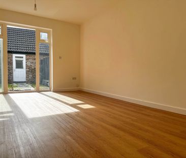 2 Bedroom Terraced for Rent - Photo 5