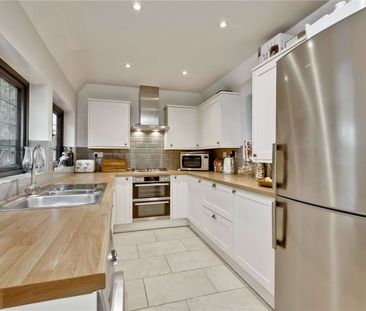 A semi-detached character cottage with a modern interior in the sou... - Photo 6