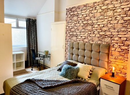 Gwydr Cres, Swansea, SA2 - Photo 3