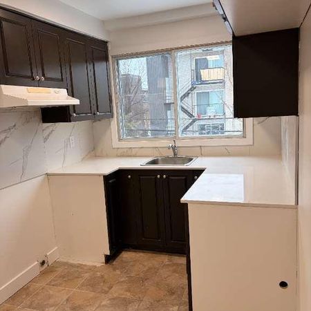 À VOIR 3 1/2 rénové appartement près métro Concorde - Photo 3