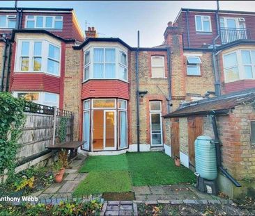 The Grove, Palmers Green, N13 - Photo 1