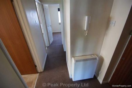 2 bedroom property to rent in Westcliff On Sea - Photo 2