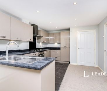 4 bedroom town house to rent Weavers Close - Photo 4