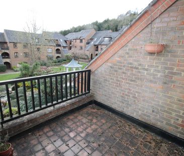 Dolphin Court, High Wycombe - Photo 3
