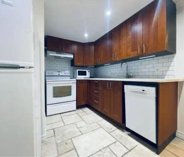 658 Burnhamthorpe Road West | 658 Burnhamthorpe Road West, Mississauga - Photo 1