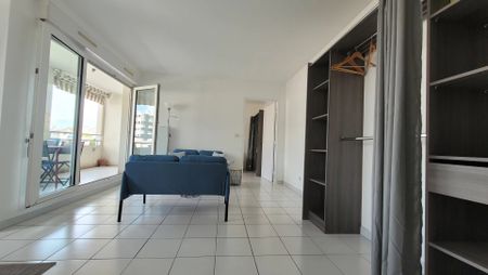 Location Appartement 3 pièces 63m² CANNES 06150 - Photo 3