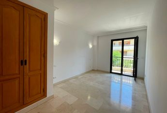 Apartamento primera planta sin amueblar, 3 dormitorios, parking, al lado del mar, El Molinar.