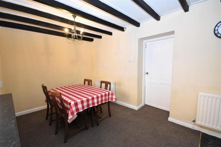 3 bedroom end of terrace house to rent - Photo 3