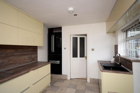 2 bedroom terraced house to rent - Photo 2