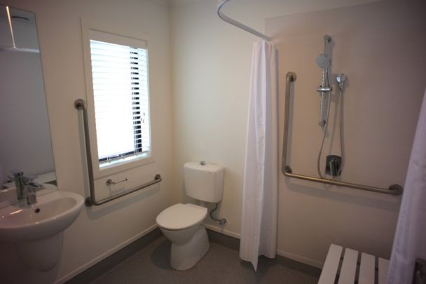 Fully furnished, self contained, studio room! - Photo 1