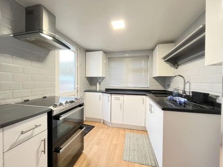 2 bedroom semi-detached house to rent - Photo 4