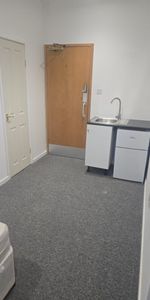 Studio Flat, Manchester Road, E14 - Photo 4