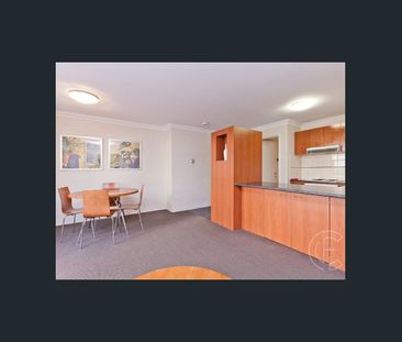 EXCELLENT LOCATION - 1 x 1 GROUND FLOOR APARTMENT - Photo 6