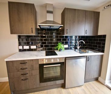 122 Celsus Grove, Stunning town house - Photo 3