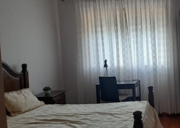 Alugo quarto em T3 mobilado em Braga a menina estudante