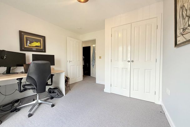 Sovereign Place - Photo 1