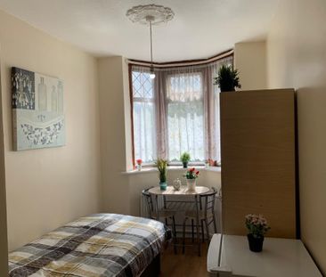 Room in a Shared House, Princes Avenue, N13 - Photo 6