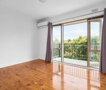 BRIGHT AND SUNNY | SUPER SPACIOUS | BEACHSIDE LOCATION - Photo 3