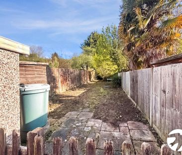 2 bedroom end of terrace house to rent - Photo 3