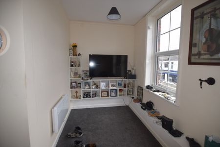 To Let 1 Bed Apartment - Photo 2