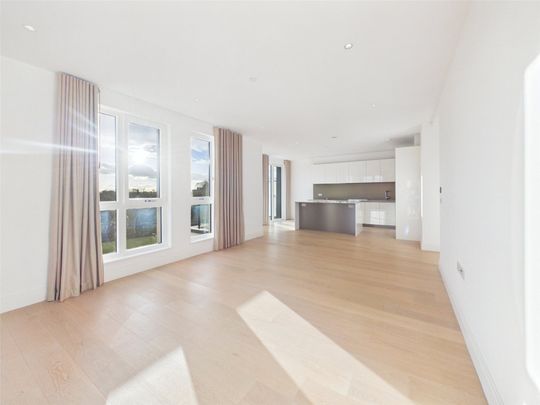 Pinewood Gardens, Teddington, TW11 - Photo 1