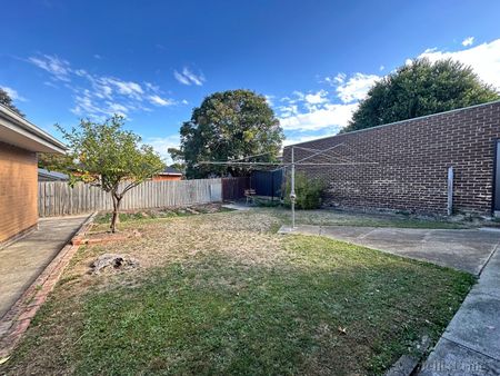 14 Dianne Street, Bundoora - Photo 5
