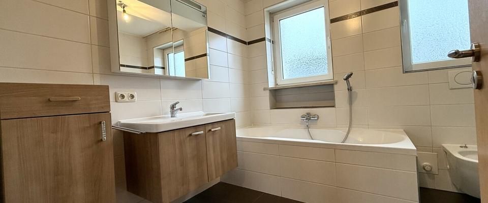 Ruhig gelegene 3-Zimmer-Wohnung mit Terrasse, Garten und Garage - Foto 1