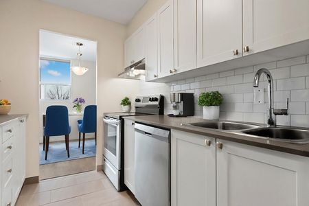 The Lamplighter - Photo 5