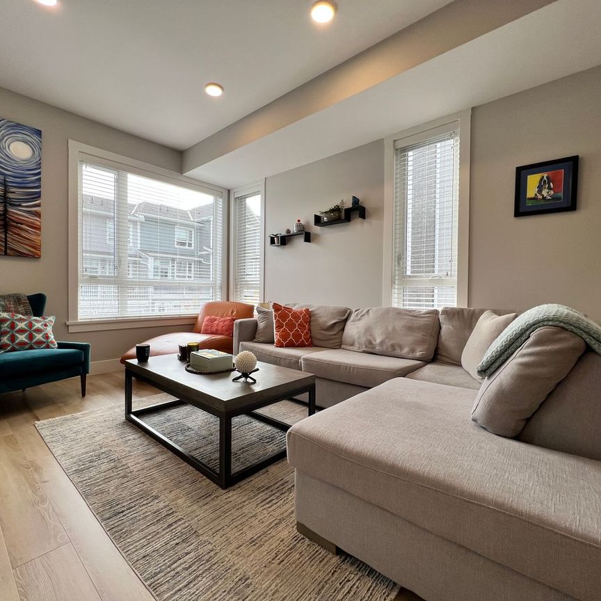 3 bed/3 bath Townhouse in Lake Country - Photo 1